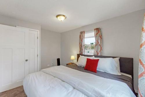 Remodeled 66th 3 King Beds Home In Denver
