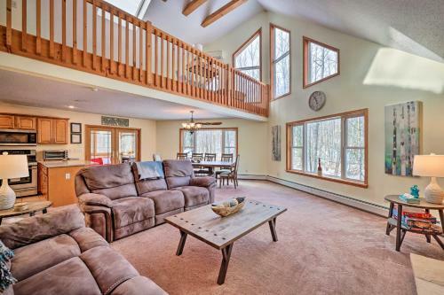 Family-friendly Poconos Chalet With Fireplace
