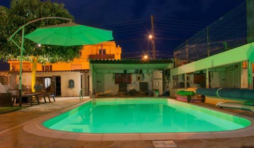 Albergue Debbie's Crew House