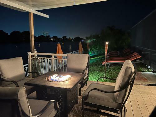 Family -friendly Luxurious Heated Pool With Water View