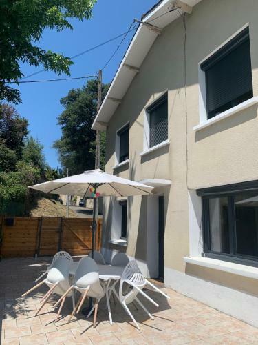 Agr�able Maison De Ville Avec Terrasse Au Calme
