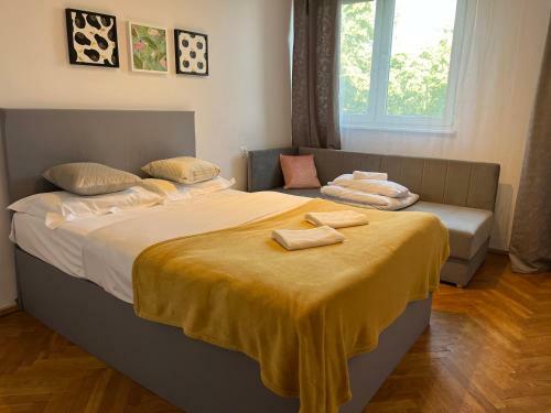 City Apartments - Emilii Budget Stay