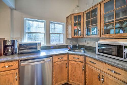 Serene Home On 60 Acres Kid And Pet Friendly!