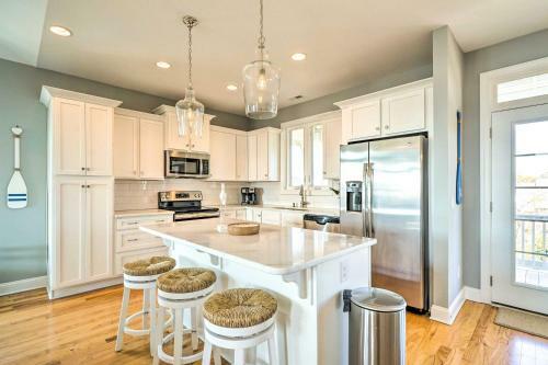 Bright Fargies Cove Home About Walk To Beach!