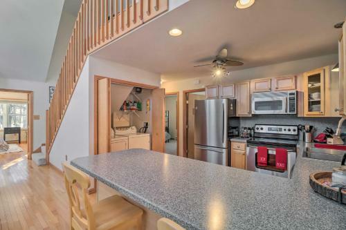 Albrightsville Home With Huge Deck, Pool Access