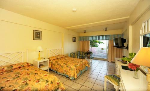 Shaw Park Beach Hotel