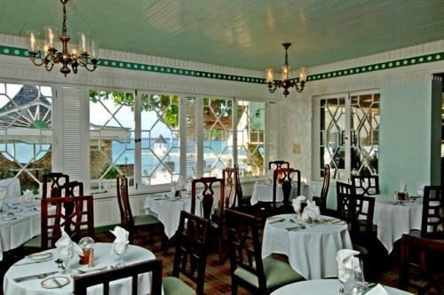 Shaw Park Beach Hotel