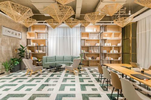 Atour Hotel (tongxiang Zhenxing Road)