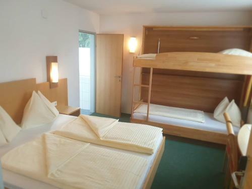 Hostal G�stehaus Latini