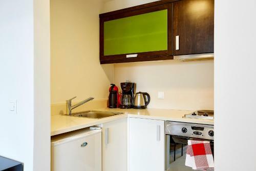 Vivian Art Apartments