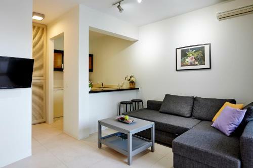 Vivian Art Apartments