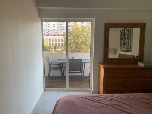 Modern Apartment Ideally Located