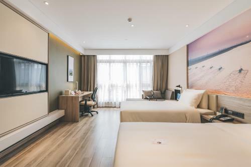 Atour Hotel Haining Leather City South Gate