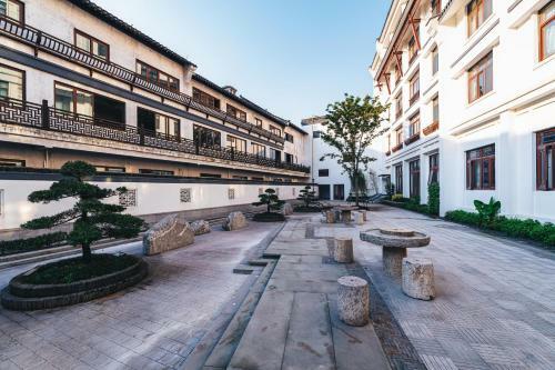 Atour Hotel Haining Leather City South Gate
