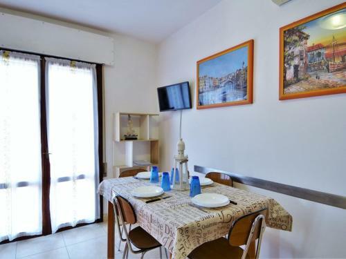 Snug Apartment In Rosolina Mare With Shared Swimming Pool