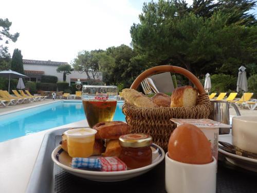 Hotel H�tel Les Gollandi�res