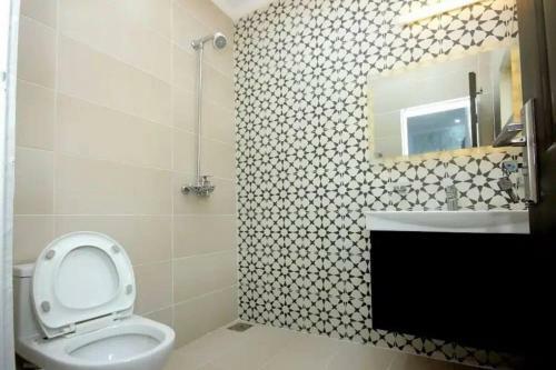 Free Parking With Cctv Cam�ra Porche Area Luxure