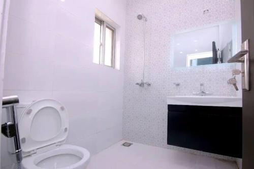 Free Parking With Cctv Cam�ra Porche Area Luxure