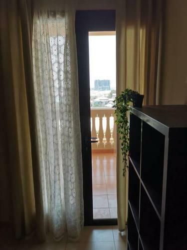 Lovely 1 Bed Served Apartment With Pool