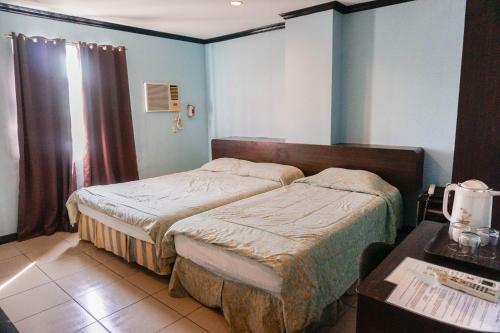 Crowne Garden Hotel