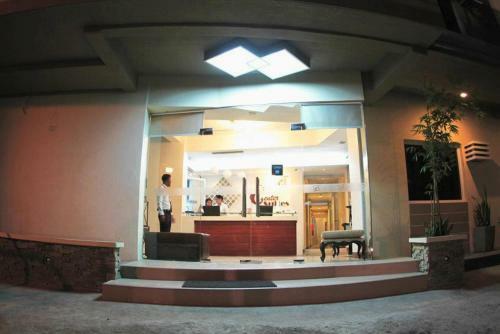 Hotel The Center Suites