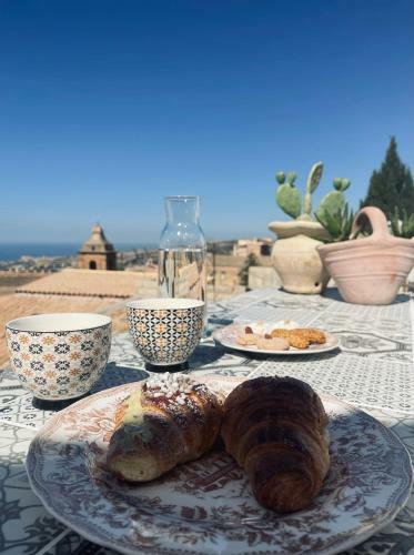 Hostal La Mennulara La Terrazza Del Centro Storico
