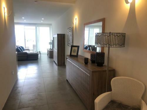 Sea View Apartment Overlooking Spinola Bay