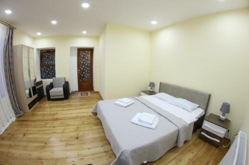 Old House Apartment With Garden Area