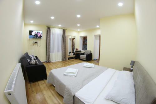 Old House Apartment With Garden Area
