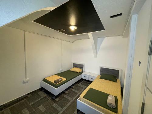 Hostel Dera