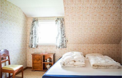 Nice Home In Brekke With Wifi And 5 Bedrooms