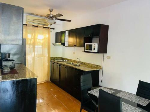 Apartamento �beach More, Worry Less, 5 Sleeps Condo!