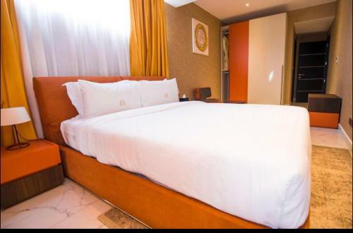 Apartamento Luxurious Executive One Bedroom Suite Space Available