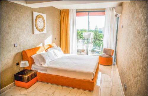 Apartamento Luxurious Executive One Bedroom Suite Space Available