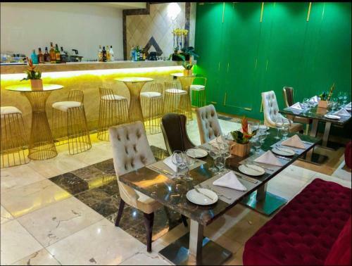 Apartamento Luxurious King Suite Two Bedroom Space Available