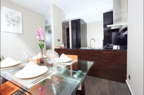 Apartamento Luxurious One Bedroom Executive Space Available