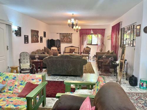 Peaceful 5br Villa + 4bath W/ Private Pool