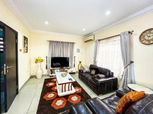 Eleven Apartments Agidingbi