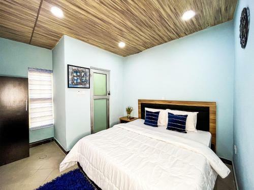 Eleven Apartments Agidingbi