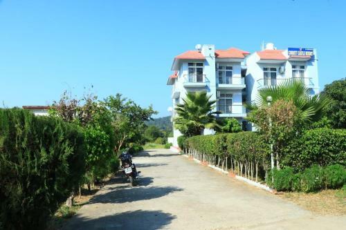 Hotel Corbett Castle Resort