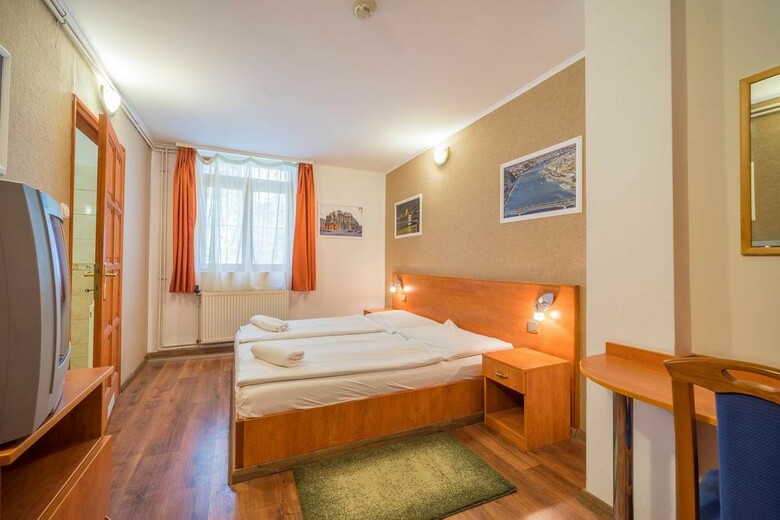 Central Green Hotel