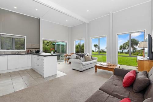 Sea View Cottage - Ruakaka Holiday Cottage
