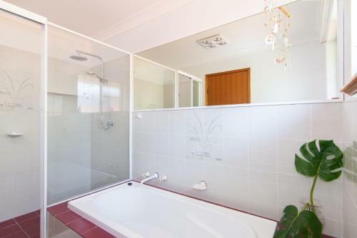4 Seaview St