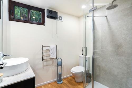 Alpine Cottage - Queenstown Holiday Home