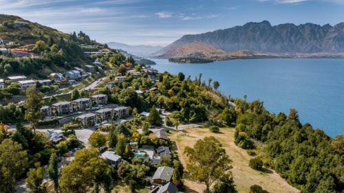 Alpine Cottage - Queenstown Holiday Home