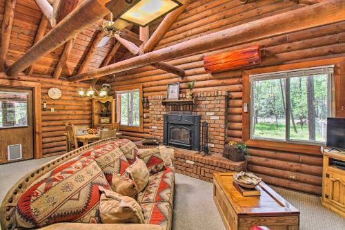 Pinetop Log Cabin With Fire Pit, Near Trails!
