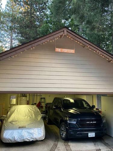 Splendid Mountain Retreat: Spa, Sauna, & Generator