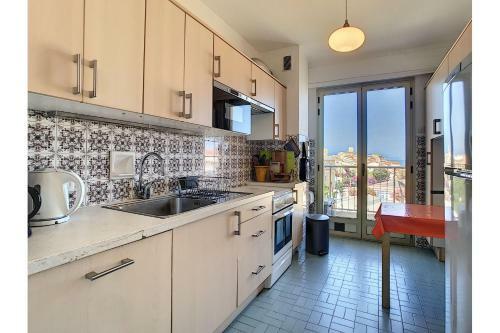 2 Bed Apartment Sea View 100m From Beach - Happy Rentals