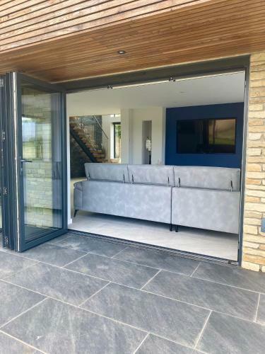 Stunning Modern Home Set In Beautiful Grounds.