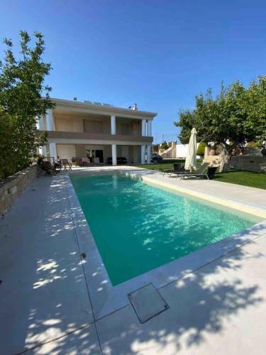 Blue Sky Villa In Crete
